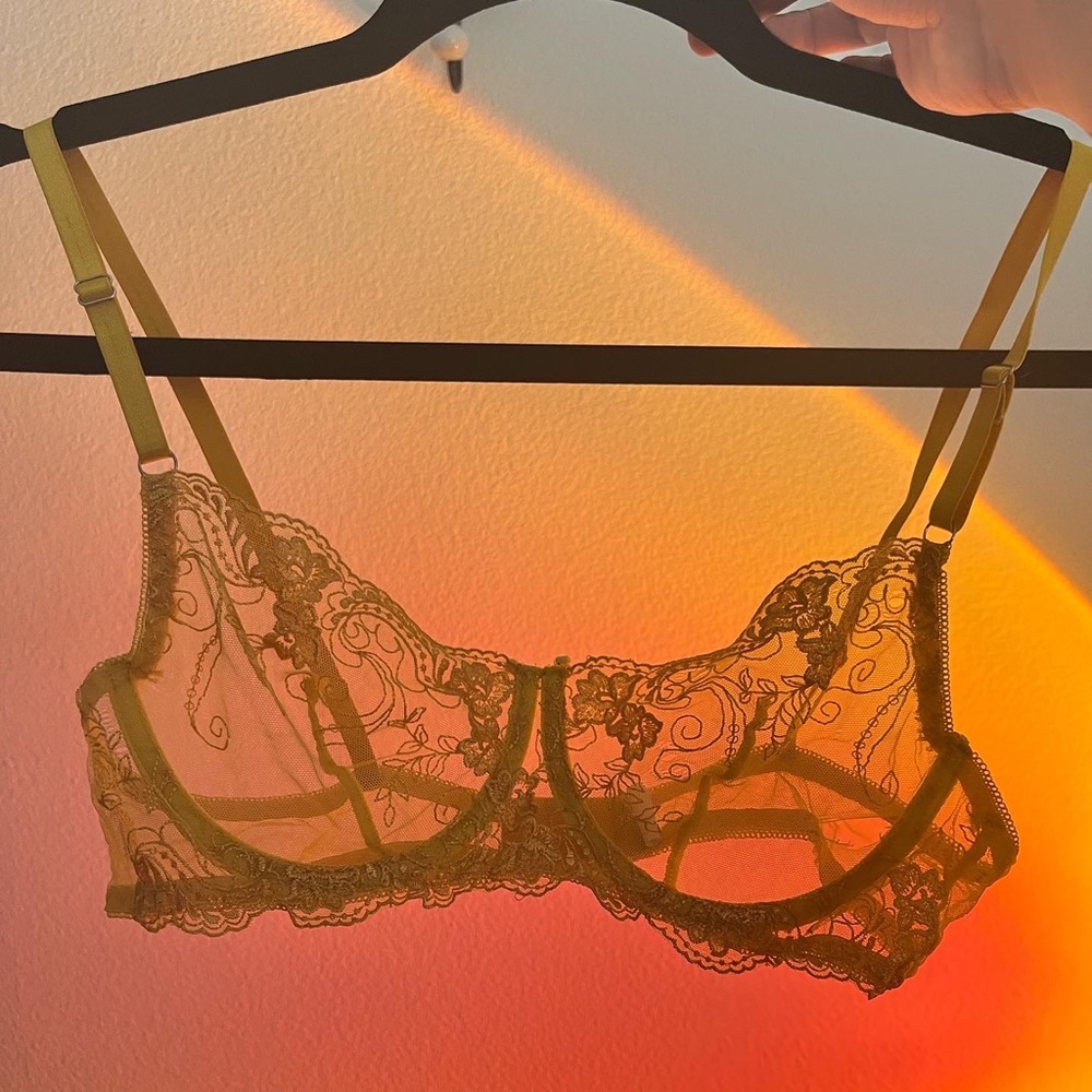 ✨yellow lace bra✨